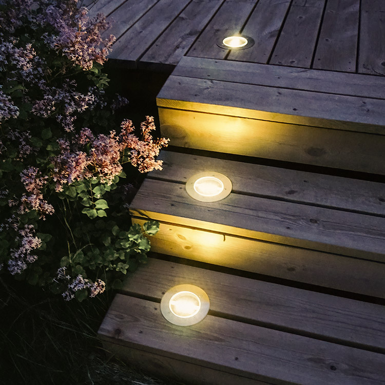 Solcellelampe til altan