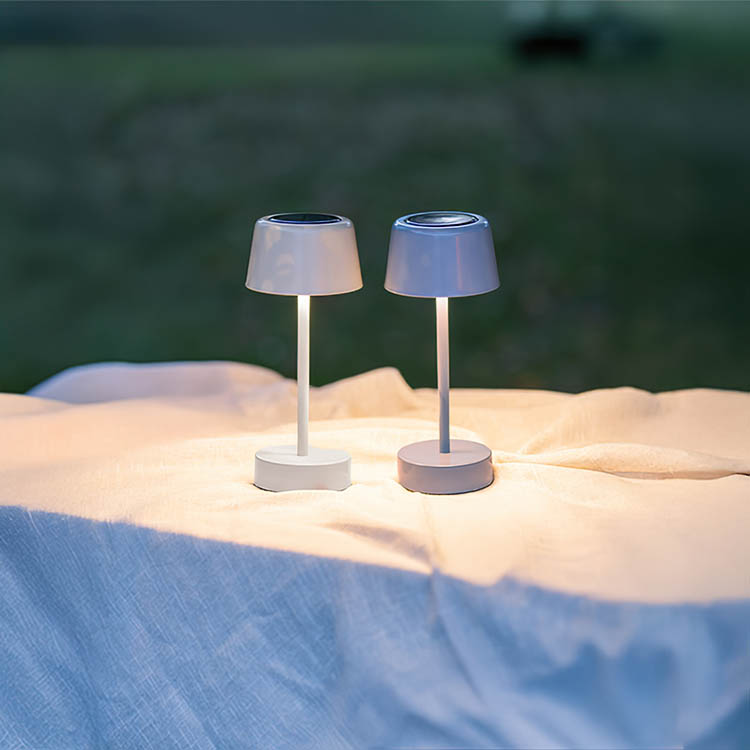 Lille solcelledrevet bordlampe
