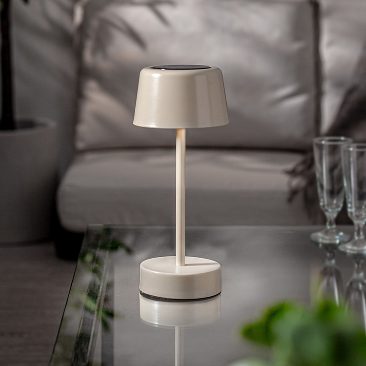 Lille solcelledrevet bordlampe