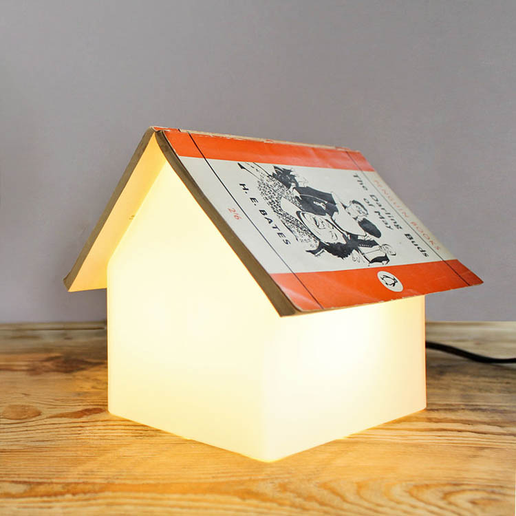 Bogstativ med lampe